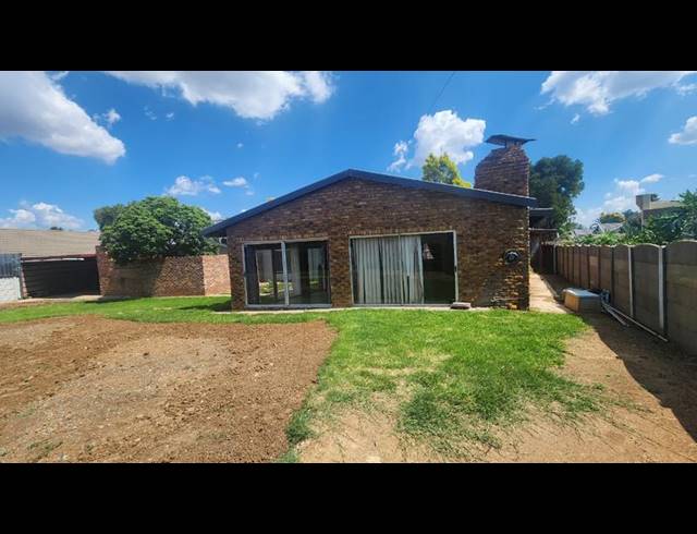 3 BEDROOM HOUSE FOR SALE IN BRACKENHURST